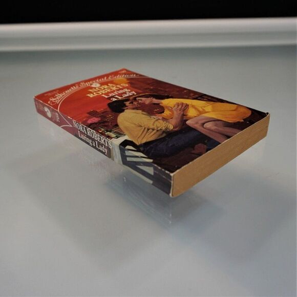 Luring a Lady By Nora Roberts 1991 Silhouette Special Edition Paperbound - Picture 3 of 5